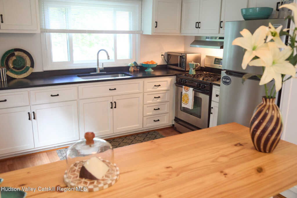 25 Beesmer Road, Hurley, NY 12443 - Photo 6 of 39