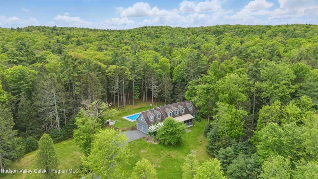 123 Country Lane Lane, Hurley, NY 12443