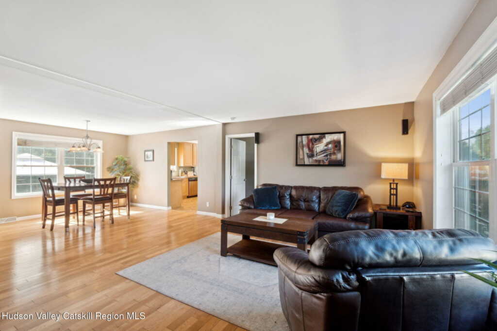 19 Edgewood Drive, Saugerties, NY 12477 - Photo 4 of 29