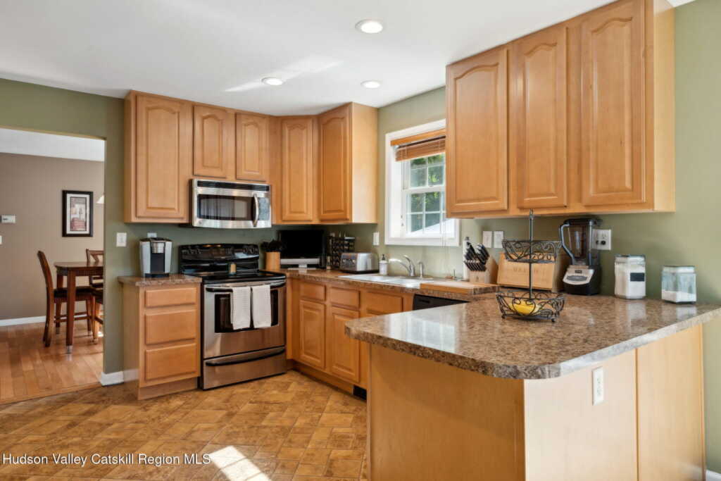 19 Edgewood Drive, Saugerties, NY 12477 - Photo 9 of 29