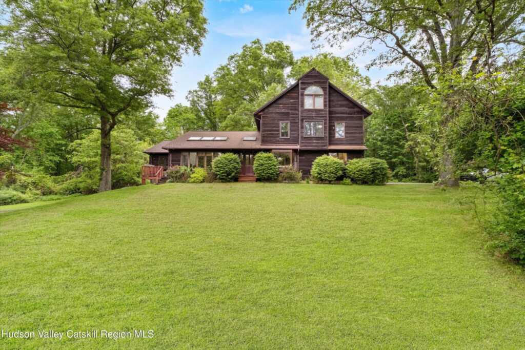 7 Elliotts Lane, New Paltz, NY 12561
