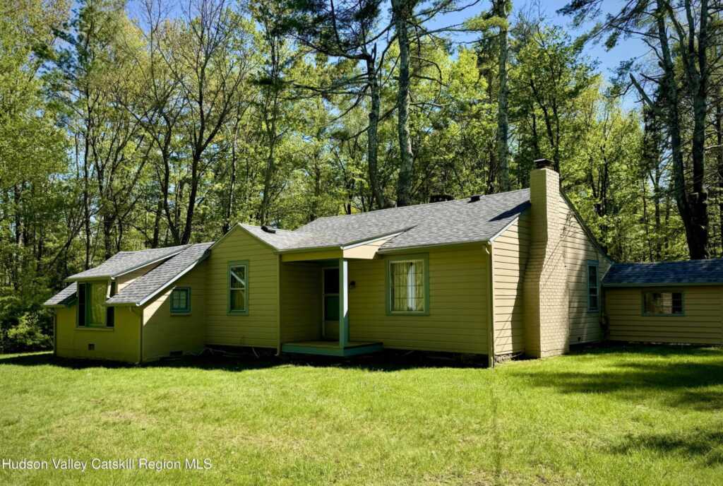 16 Delisio Lane, Woodstock, NY 12498