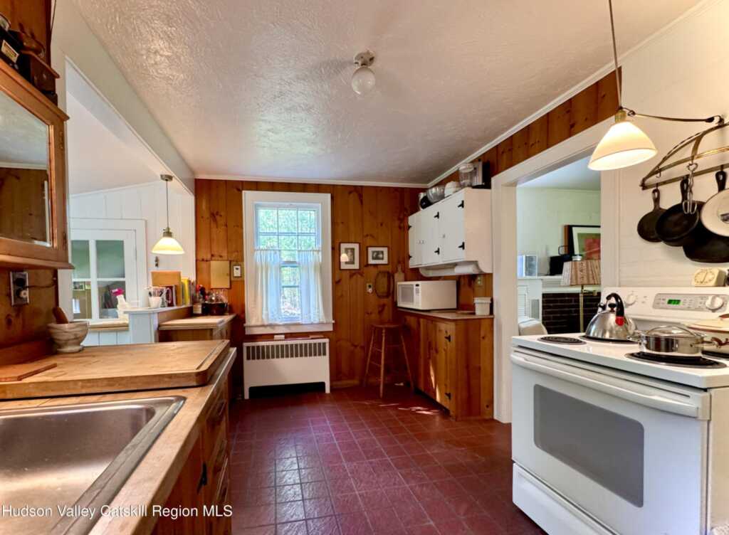 16 Delisio Lane, Woodstock, NY 12498 - Photo 5 of 17
