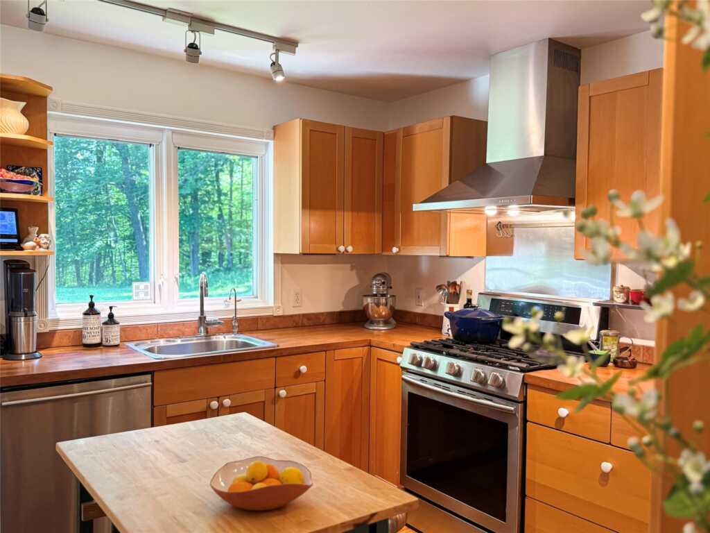 325 Metzger Road, Rhinebeck, NY 12572 - Photo 11 of 44