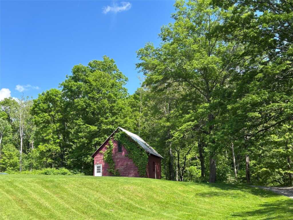 325 Metzger Road, Rhinebeck, NY 12572 - Photo 4 of 44