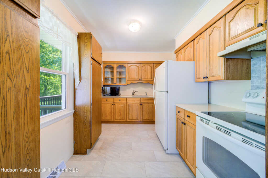 674 Route 308, Rhinebeck, NY 12572 - Photo 11 of 39