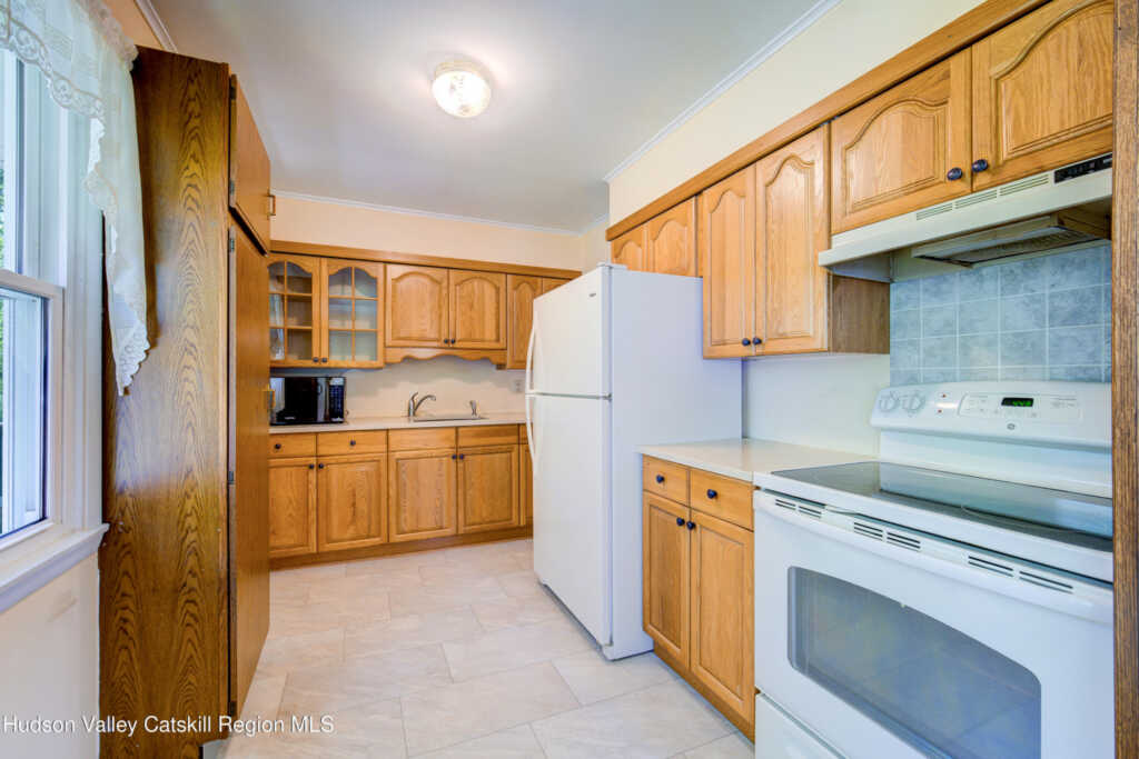 674 Route 308, Rhinebeck, NY 12572 - Photo 12 of 39