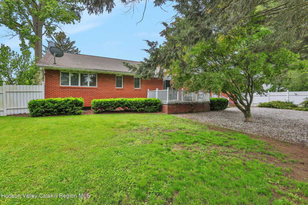 12 Roming Lane, Saugerties, NY 12477 - Photo 2 of 26