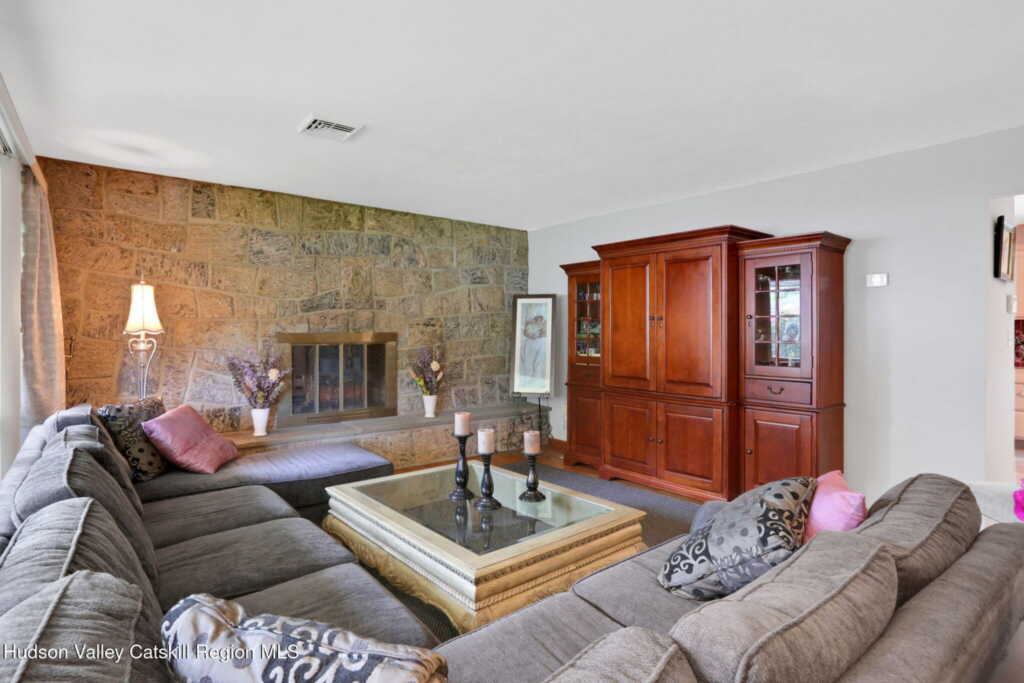 12 Roming Lane, Saugerties, NY 12477 - Photo 4 of 26