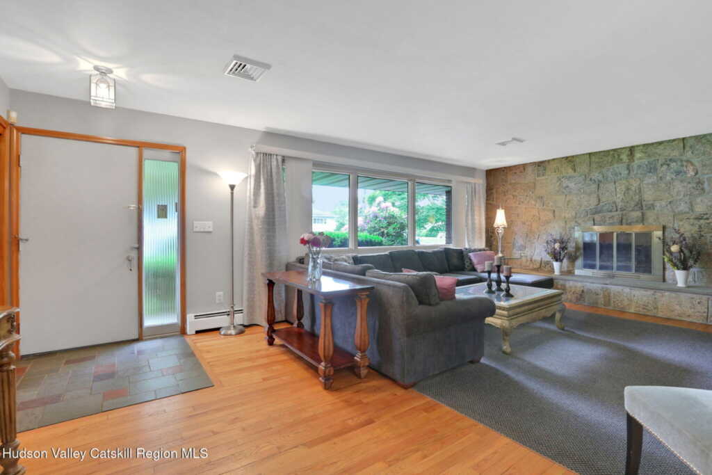 12 Roming Lane, Saugerties, NY 12477 - Photo 5 of 26