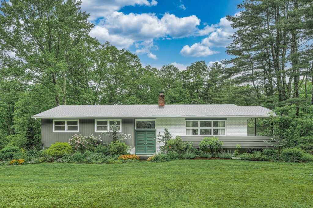 25 Tanglewood Road, Hurley, NY 12491