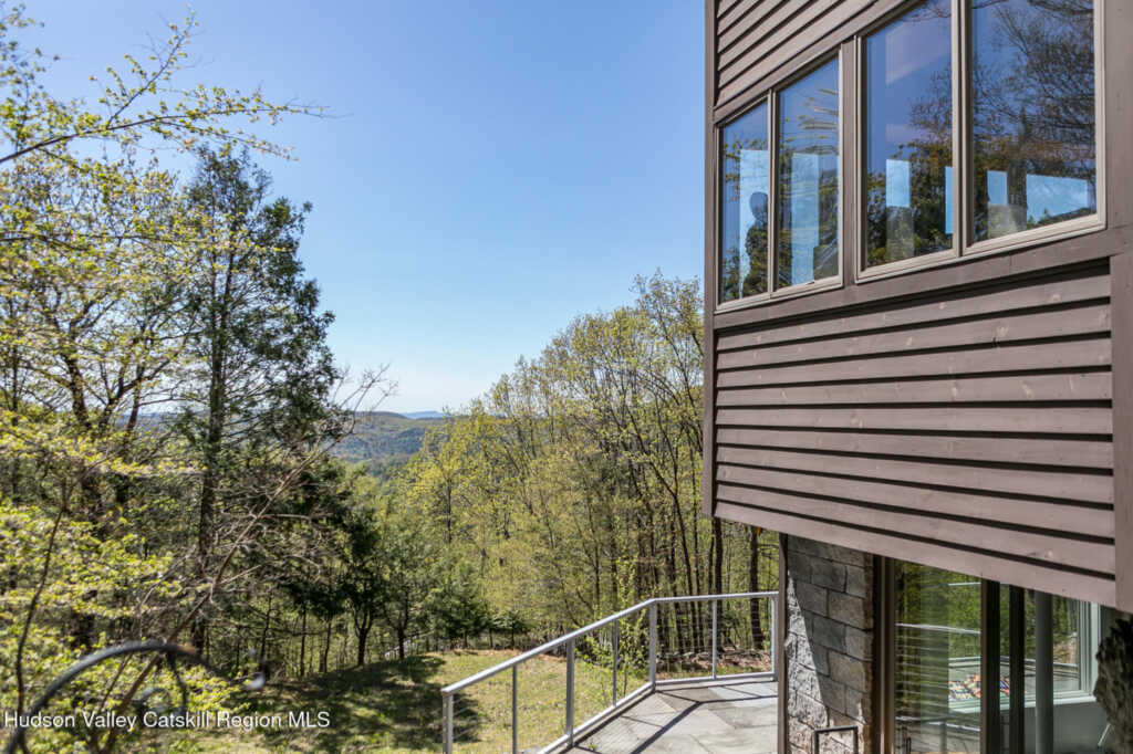11 Lion's Way, Woodstock, NY 12409