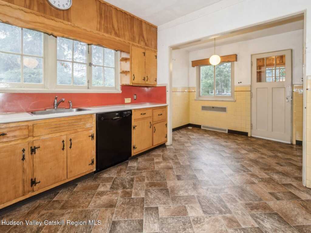160 Manor Avenue, Kingston, NY 12401 - Photo 14 of 40