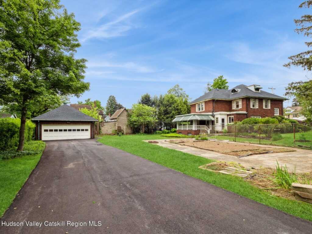 160 Manor Avenue, Kingston, NY 12401 - Photo 5 of 40