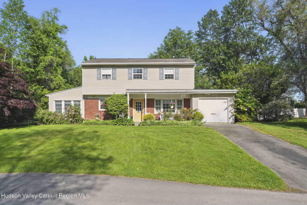 4 Jeffrey Ct. Court, Saugerties, NY 12477 - Photo 2 of 32