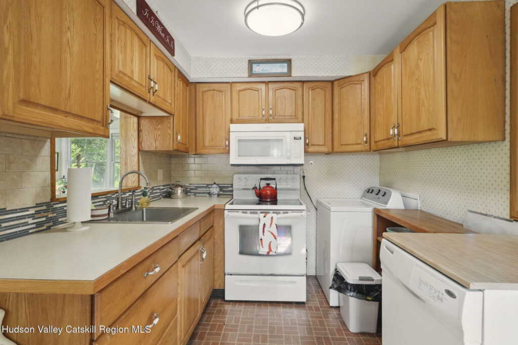 4 Jeffrey Ct. Court, Saugerties, NY 12477 - Photo 8 of 32