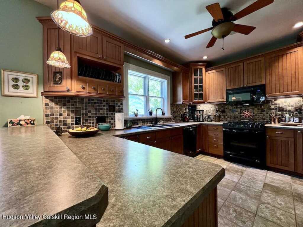 139 Washington Avenue, Kingston, NY 12401 - Photo 11 of 49