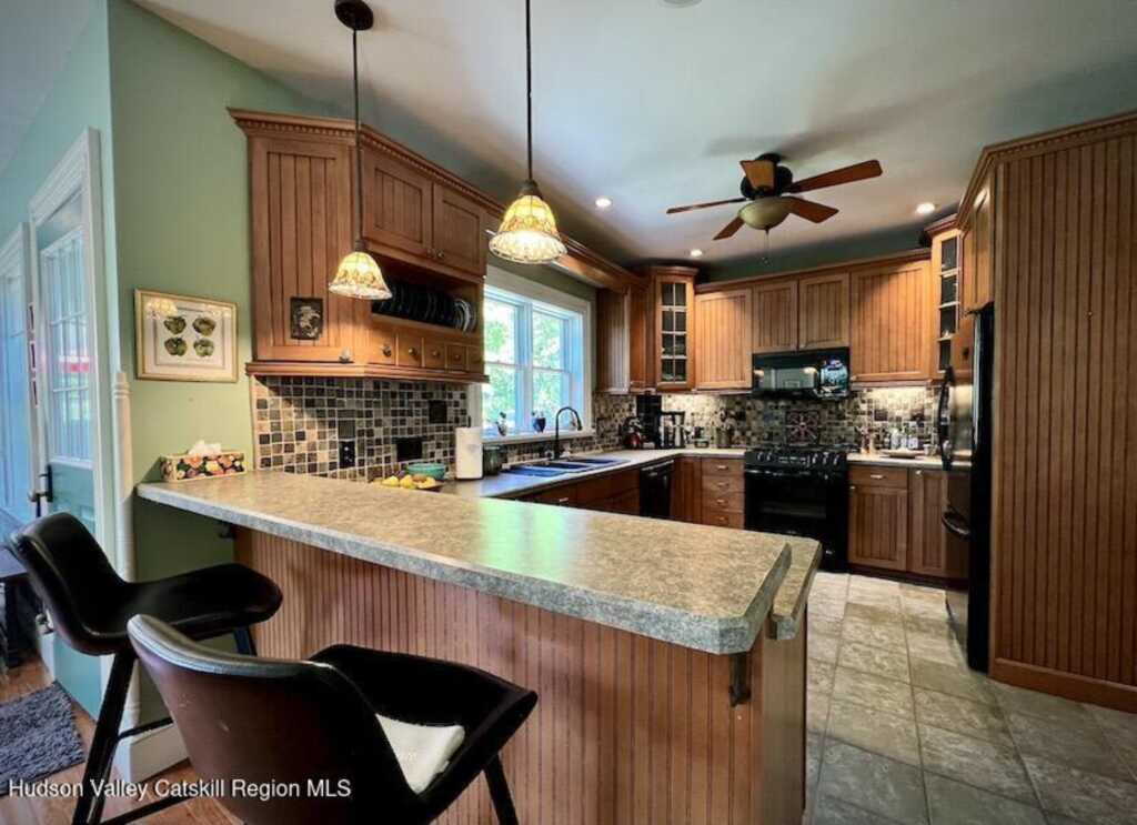 139 Washington Avenue, Kingston, NY 12401 - Photo 9 of 49