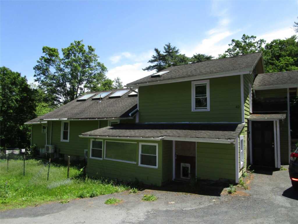 42 Beyersdorfer Street, Kingston, NY 12401 - Photo 2 of 13