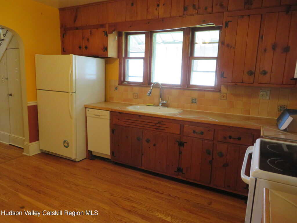 28 Lindsley Avenue, Kingston, NY 12401 - Photo 17 of 50