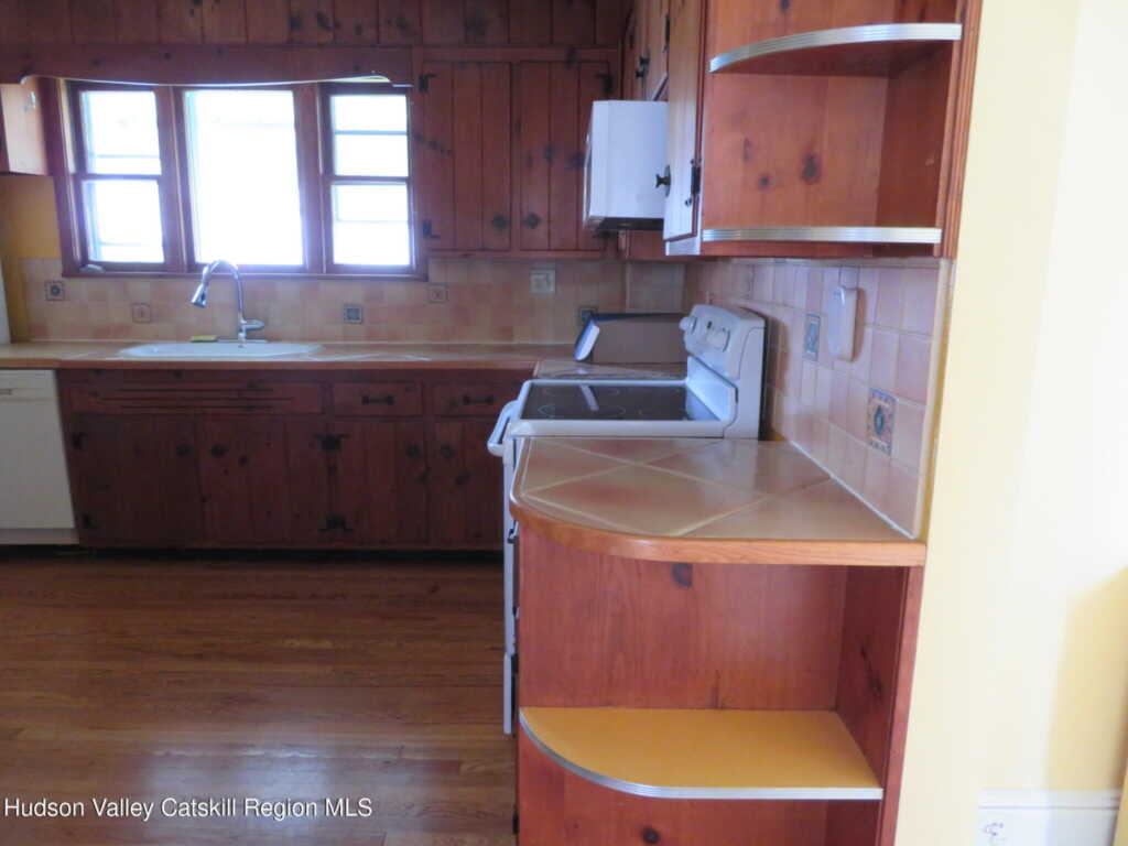 28 Lindsley Avenue, Kingston, NY 12401 - Photo 18 of 50