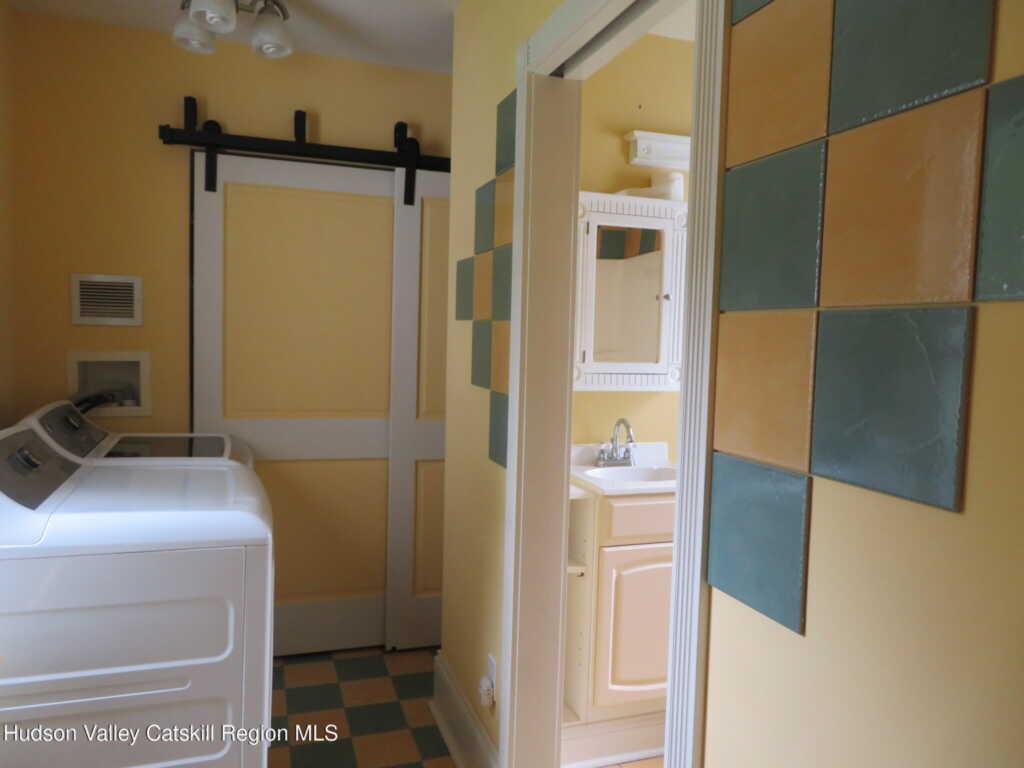 28 Lindsley Avenue, Kingston, NY 12401 - Photo 22 of 50