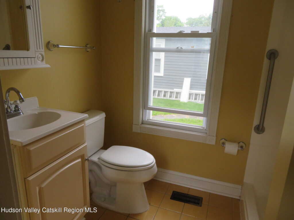 28 Lindsley Avenue, Kingston, NY 12401 - Photo 24 of 50