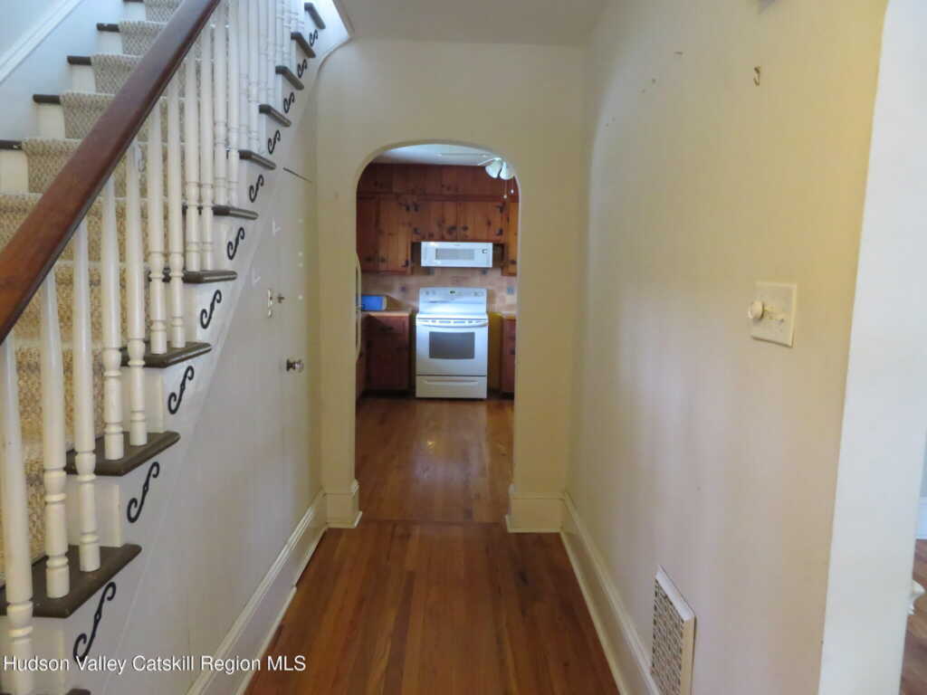 28 Lindsley Avenue, Kingston, NY 12401 - Photo 4 of 50