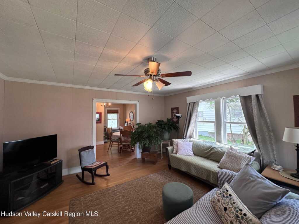 91 Ulster Avenue, Saugerties, NY 12477 - Photo 4 of 23