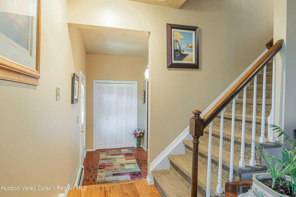 22 Lainey Lane, Kingston, NY 12401 - Photo 5 of 28