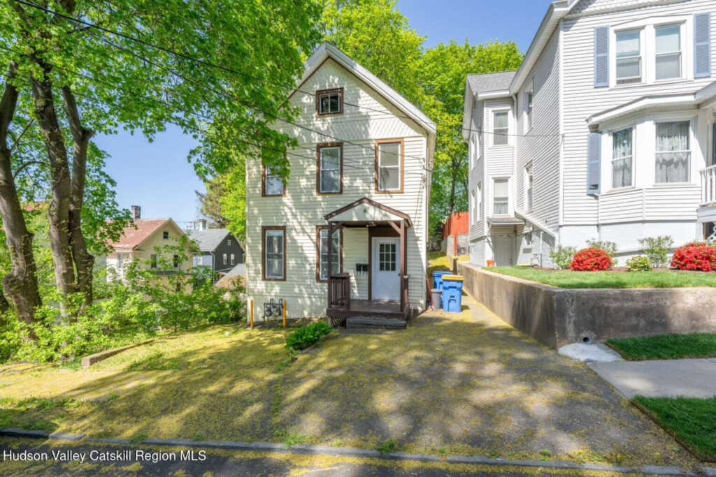 9 Hasbrouck Place, Kingston, NY 12401 - Photo 3 of 38