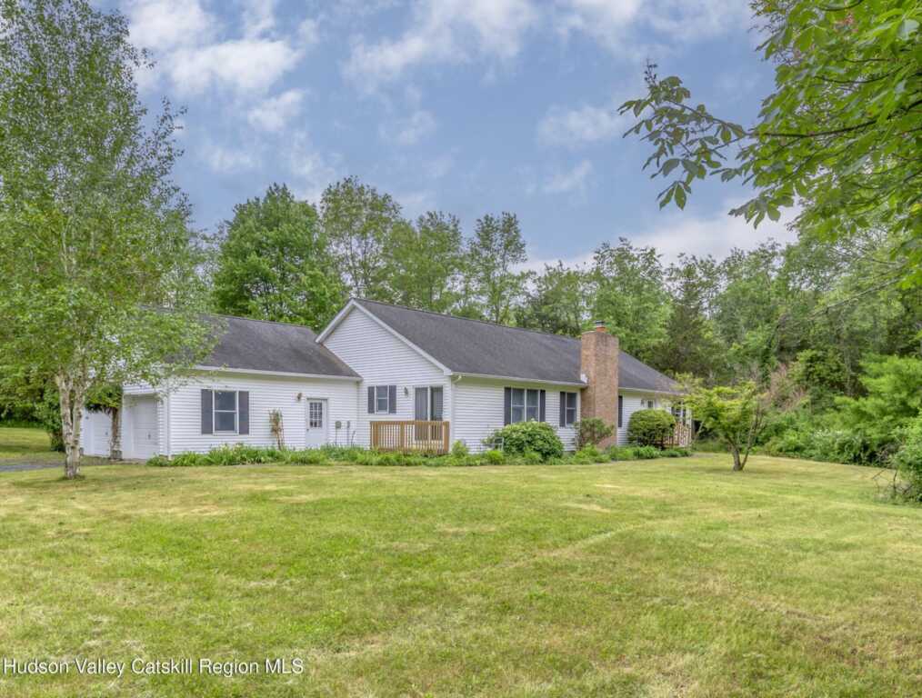 8 Enclave Manor Drive, New Paltz, NY 12561
