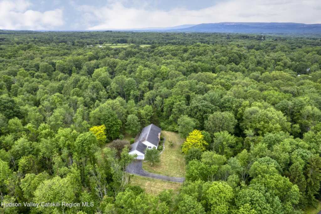 8 Enclave Manor Drive, New Paltz, NY 12561 - Photo 2 of 39