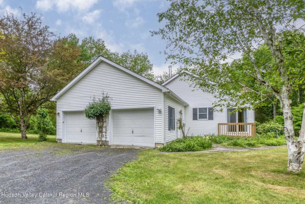 8 Enclave Manor Drive, New Paltz, NY 12561 - Photo 3 of 39