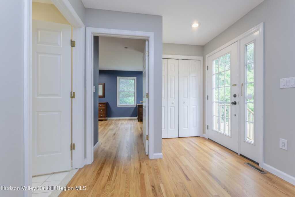 8 Enclave Manor Drive, New Paltz, NY 12561 - Photo 4 of 39