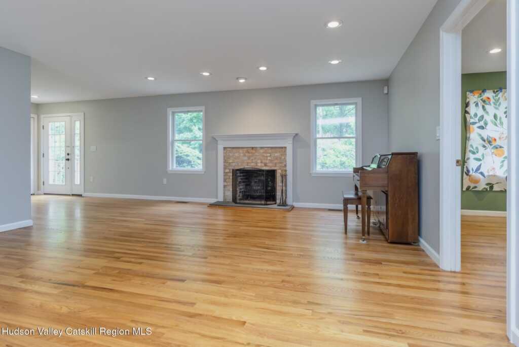 8 Enclave Manor Drive, New Paltz, NY 12561 - Photo 5 of 39