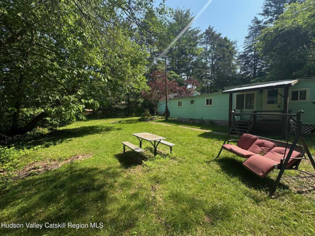102 Eastern Parkway Parkway, Saugerties, NY 12477