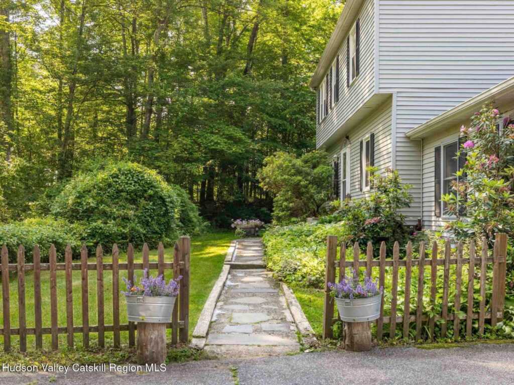 84 Van Nostrand Road, New Paltz, NY 12561 - Photo 2 of 37