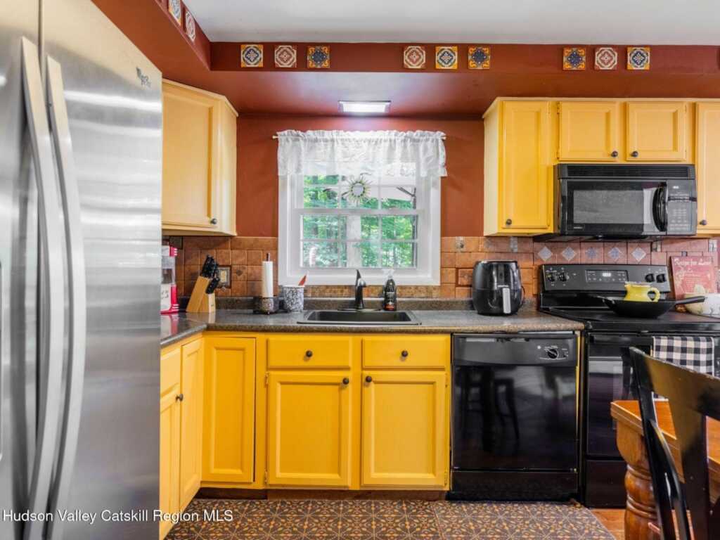 84 Van Nostrand Road, New Paltz, NY 12561 - Photo 9 of 37