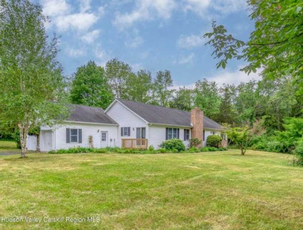 8 Enclave Manor Drive, New Paltz, NY 12561