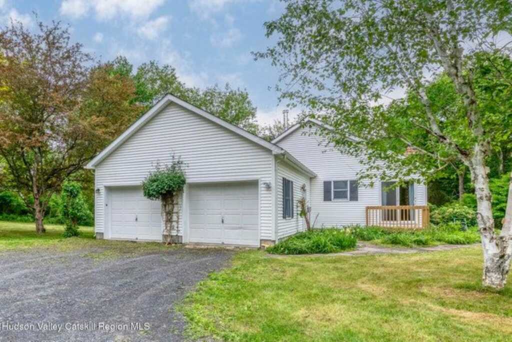 8 Enclave Manor Drive, New Paltz, NY 12561 - Photo 3 of 39