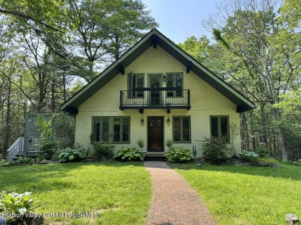 40 Northwoods Rd. Road, Saugerties, NY 12477