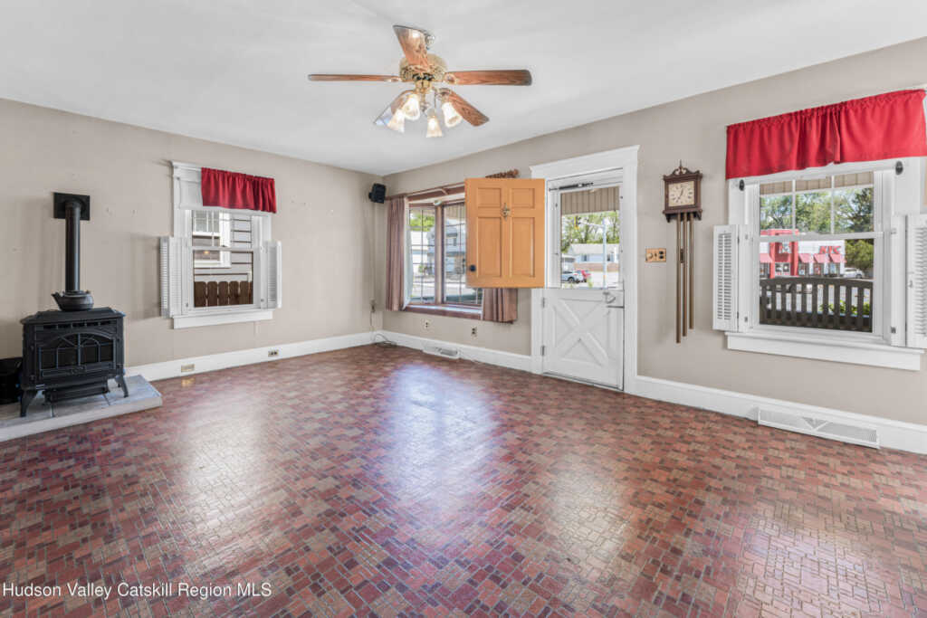 429 Albany Avenue, Kingston, NY 12401 - Photo 5 of 31