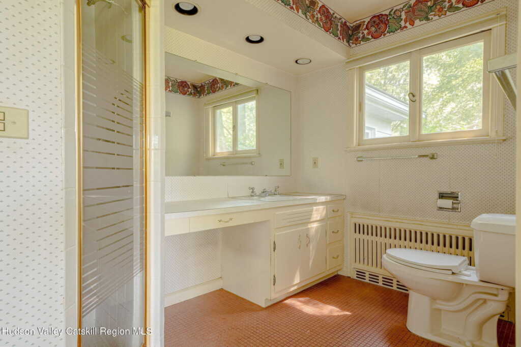 159 Edgewood Avenue, Hurley, NY 12443 - Photo 13 of 36