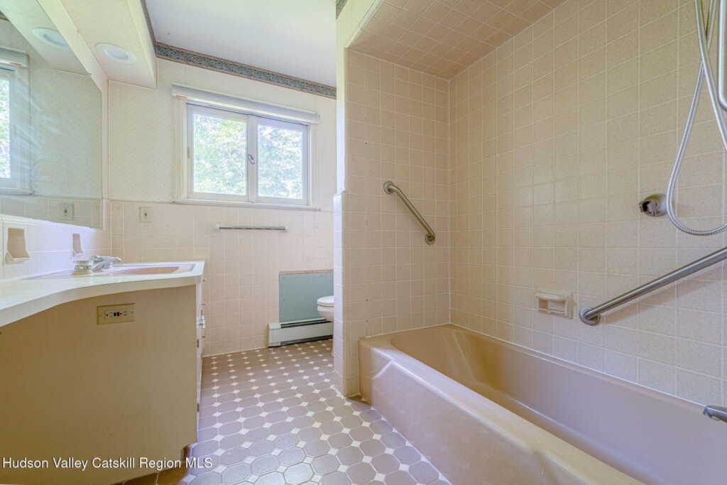 159 Edgewood Avenue, Hurley, NY 12443 - Photo 20 of 36