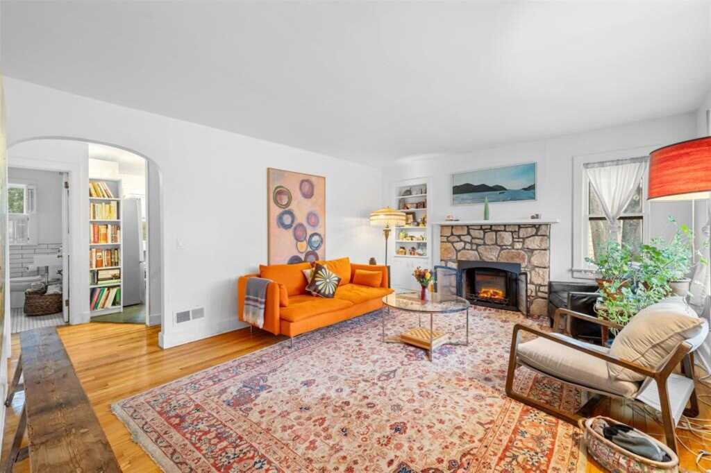 42 Center Street, New Paltz, NY 12561 - Photo 3 of 25