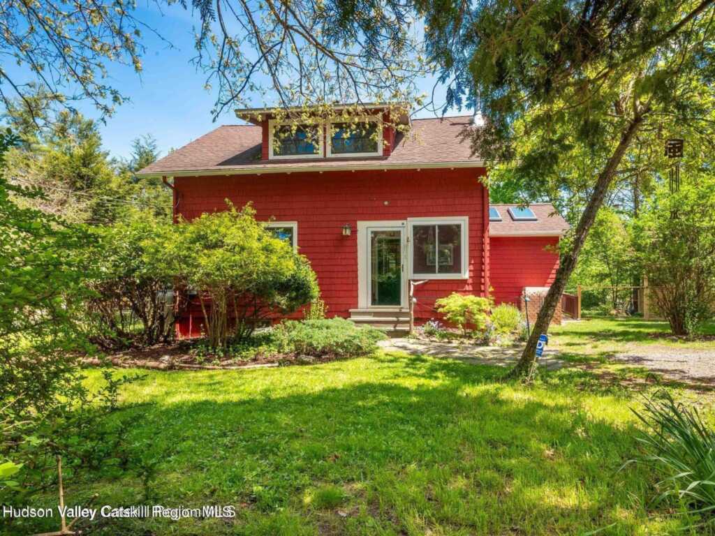 12 Library Lane, Woodstock, NY 12498