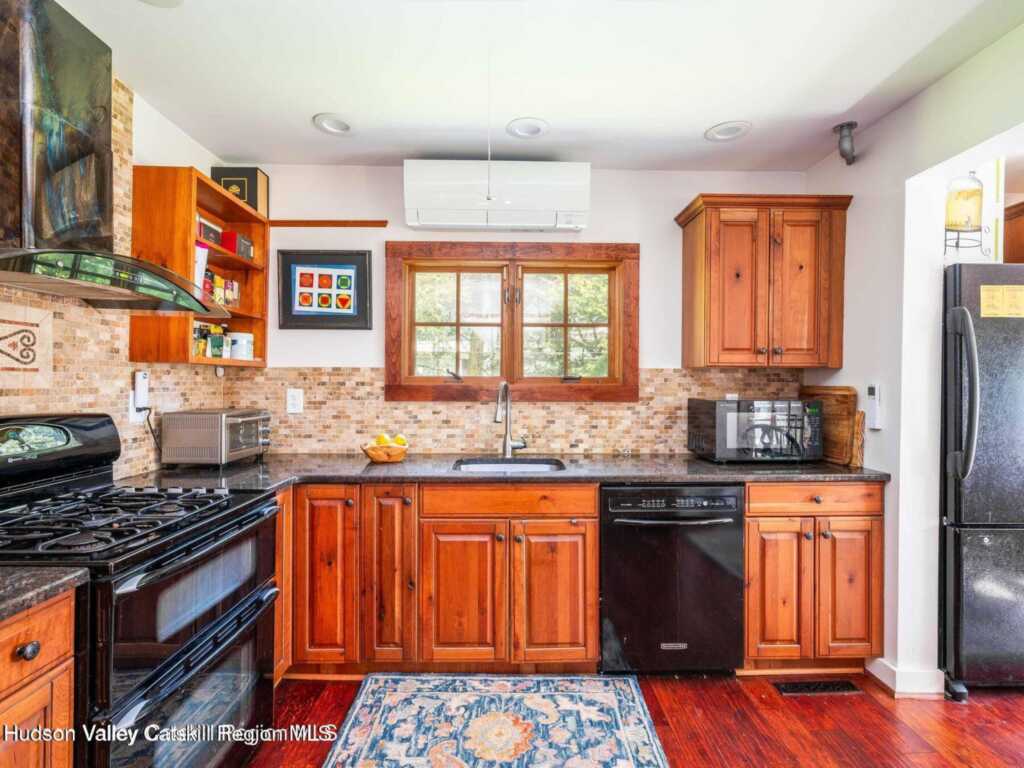 12 Library Lane, Woodstock, NY 12498 - Photo 8 of 33