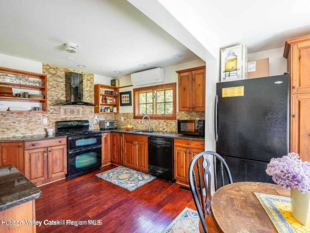 12 Library Lane, Woodstock, NY 12498 - Photo 9 of 33