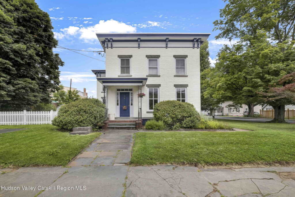 11 Bridge Street, Saugerties, NY 12477